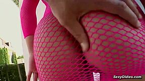 Milf Linda Murray takes fishnet anal from Nick Lang outdoors