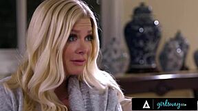 gizelle blanco sneaks passionate pussy licks with stepmom serene siren... part 1 😘👅