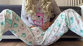 skinny japanese schoolgirl fingers hairless pussy to squirting orgasm cum