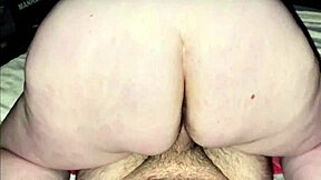 Thick White BBW Milf Spreads Big Butt for Huge Creampie Inside