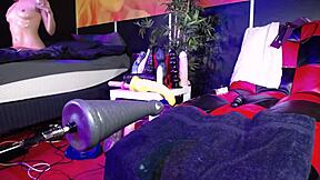 siswet19's erotic webcam liveshow with hardcore anal and deepthroat