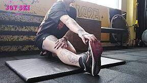 Alternative Tattooed Pornstar Stretches Seductively At Gym