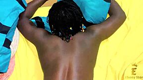 Africaine aux gros seins séduit amant pour creampie en levrette intense