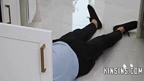 kimora quin frees her stuck stepdad from tight spot