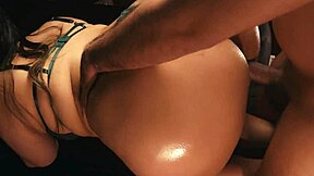 stepsis oils her latina ass and shakes it before blowjob 😍💦 cum load!