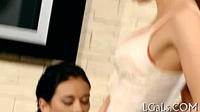 teen fisting her tight tunnel 😈🔥💦