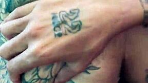 morena rabuda fode na varanda com pauzudo