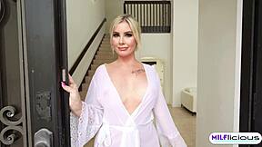 pizza delivery boy, trixi brooks big booty blonde milf pawg tips with her wet pussy?