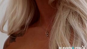 Blonde Bombshell Strips Big Ass After Pizza