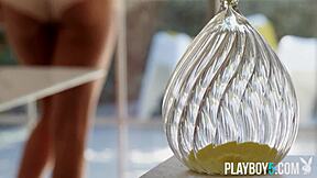 Blonde Bombshell Strips Big Ass After Pizza