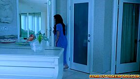 Savanah Sixx's Tiny Teen Cunt Stretched by Tommy Gunn's Meaty Boner