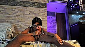 El 69 la hace gemir fuerte a esta linda zorra con lentes