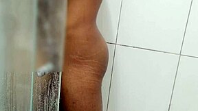 João Safado Pounds Baianinha Bareback in Steamy Bath Embrace