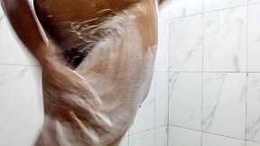 hey check out this sexy babe pissing while masturbating in the bath tub