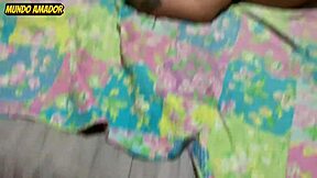 fumando um baseado com travesti antes de foder rabo dela