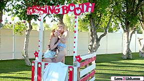 blonde babe spreads ass for rimming while kissing brunette in outdoor booth?