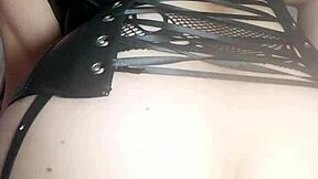 mi madrastra puta mexicana en usa grita mi nombre masturbando culo y concha por dinero deliciosa milf