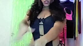 gostosa rebolando no carnaval, quer ver mais?