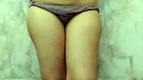 Hot Indian girl fingers in bath 💦 hindi dirty talk!