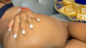 Masturbación Anal Craves Huge Cock Ripping Curvy Latina's Tight Asshole