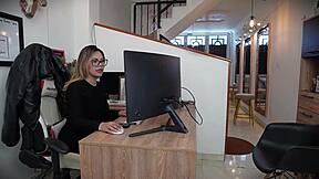 LUCKY BOSS POUNDS BIG TITS LATINA DURING CASTING INTERVIEW!