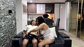 estoy al límite del deseo mi novio me niega el placer y coqueteo con su amigo que me folla a escondidas