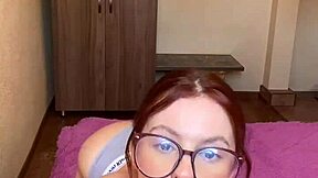 Hot 18-19 yo teen spreads wide for raw pussy play