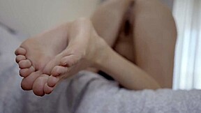 i slather cream on bare feet dreaming you'll cum hard on my toes 👅💦😈