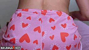 gostosa novinha gets wet pussy in homemade porn then gulps cum!