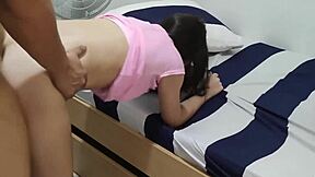 Enseñando perreo dominicano hermanastra latina skirt bounce