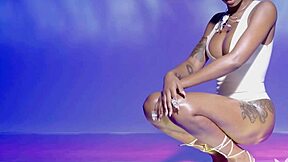 damn this big booty ebony teen's curvy body naked and ready
