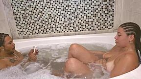 depois da foda relaxamos na hidromassagem transando no red