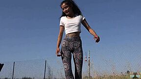 hey those sexy yoga pants on her during workout got me hard