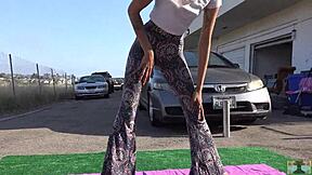 hey those sexy yoga pants on her during workout got me hard