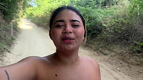 mi mejor amigo, por qué me trajiste a esta selva pa' follar al aire libre en el río?