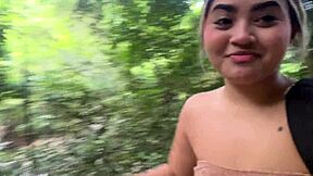 mi mejor amigo, por qué me trajiste a esta selva pa' follar al aire libre en el río?