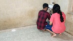 भाभी quenches thirst with young plumber's dick 😈🔥 xxx hindi audio