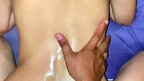 Breastfeeding mom risks it all in steamy open session