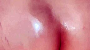 Breastfeeding mom risks it all in steamy open session