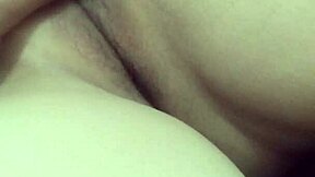 lagi gak mood ngentot? mainin memeknya sampe orgasme bokep indo!