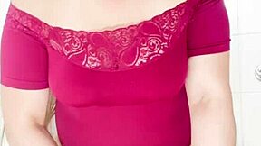 Swinger wife preps shaved pussy for stranger as hubby watches