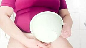 Swinger wife preps shaved pussy for stranger as hubby watches
