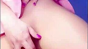moisturizing my cute feet before fucking my wet pussy?? 😏👣💦