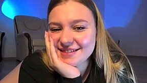 fatty bounces huge tits fingering her pussy 😍💦