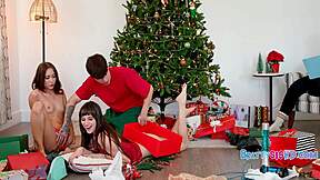 christmas turns creamy quick with hot step sis threesome 🎄💦😏