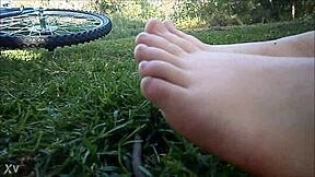 Aussie Chubby Teen's Fat Feet Teased Outdoor in Public!