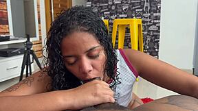 Fiquei curiosa e acabei dando a bucetinha pro meu tio