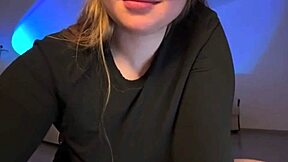 Squirting and fingering her juicy pussy with jucielussie on webcam