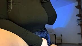 Squirting and fingering her juicy pussy with jucielussie on webcam