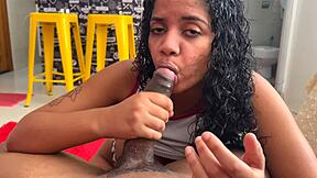 Fiquei curiosa e acabei dando a bucetinha pro meu tio